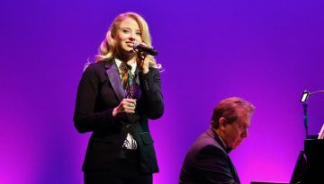 carly-bracco-stage