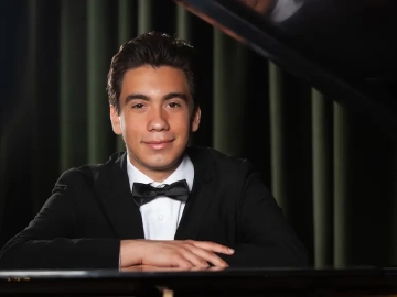 David Cerna at the piano ahead of his May 22 concert with the La Mirada Symphony