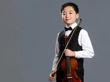 Winston Tian violinist performing at La Mirada Symphony