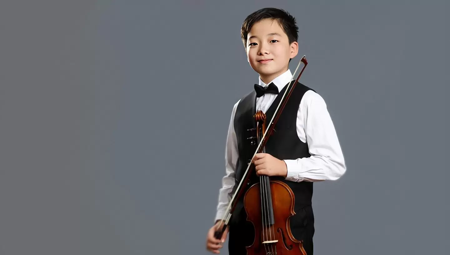 Winston Tian violinist performing at La Mirada Symphony